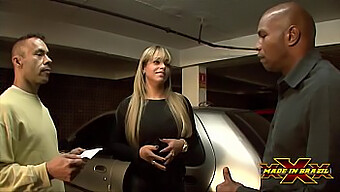 Extravagância Anal De Angel Lima: Loira Bombshell É Fodida Por Guardas De Estacionamento