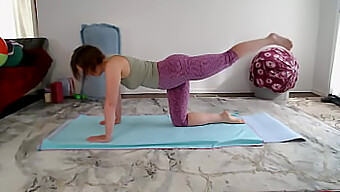 Aurora Willows Leads A Yoga Session For Mature And Fetish Enthusiasts