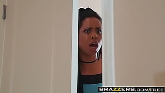 Brazzers - Kira Noir Ve Jessy Jones, Olgun Bir Kadınla Sert Bir Üçlüde