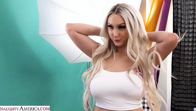 Skylar Vox V Smyslném Orálním Sexu A Výstřiku V Americkém Porno Videu