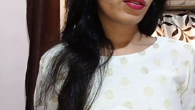 Une Indienne Mature Aux Gros Seins Parle Sale Et Se Fait Baiser En Hd