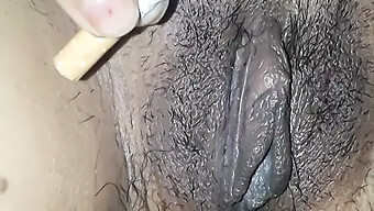 Desi Girl Shares Her Open Pussy With Money