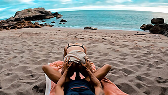 Pertemuan Pantai Yang Panas Dengan Pacar Yang Penuh Nafsu.