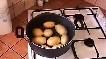 Grote Natuurlijke Tieten En Beffen In Klassieke Film Voor Volwassenen