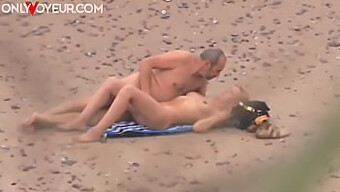 Versteckte Kameras Erfassen Outdoorsex Am Strand