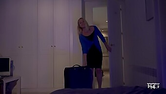 Blonde Tante Krijgt Een Pov Facial Cumshot In Taboe Video