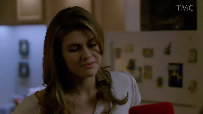 Alexandra Daddario I En Hed Scene Fra True Detective