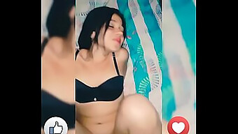 Un Couple Partage Leur Vidéo Facebook Intime De Sucer Et Baiser