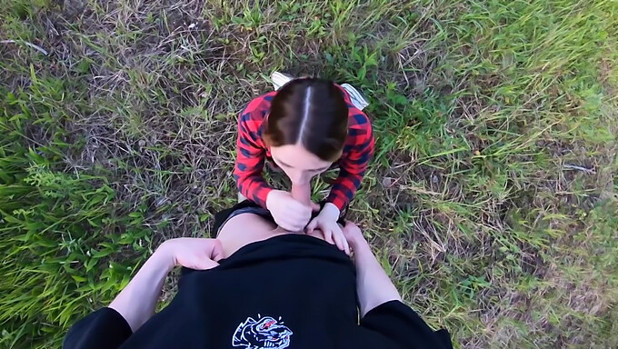 Domácí Video Hnědého Teenagera, Jak Svádí A Dává Handjob Venku