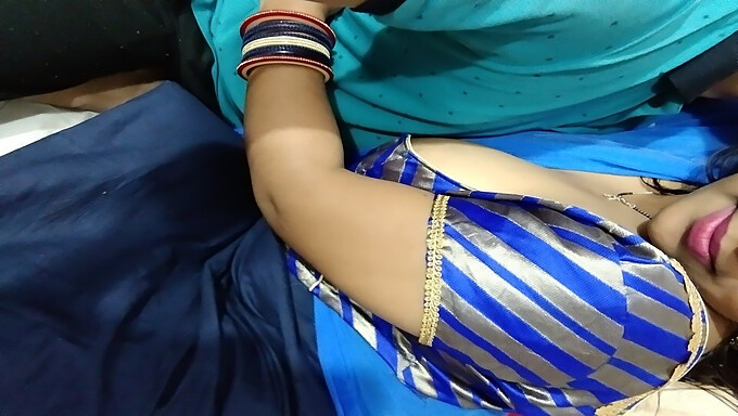 Sinnliche Desi-Massage Mit Einer Vollbusigen Amateurin