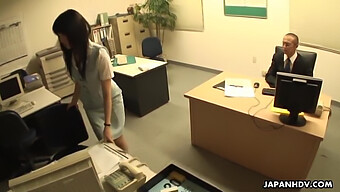 Japanese Amateur Teen Gets Her Desk Job Done Right