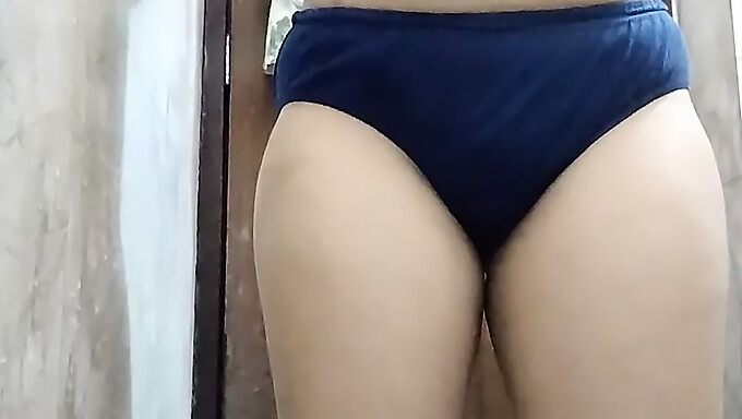 Esposa Indiana Desfruta De Brincadeiras Anais E Vaginais Ásperas Em Hd