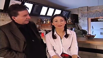 Retro Avrupa Porno Yıldızı Sibel Kekilli'Nin Sıkı Amcığı 3. Ciltte Merkez Sahneye Çıkıyor