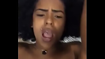 Beleza Brasileira Tem Seu Cuzinho Apertado Preenchido Com Porra Em Encontro Anal