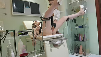 ทาส Bdsm ของผู้หญิงส่งความสุขถึงจุดสุดยอด