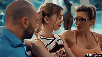 Koçun Eşi, Üçlü Için Minyon Bir Ergen Cheerleader'I Eşiyle Tanıştırıyor