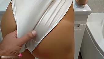 Homemade Video Of A Brown-Haired Babe Getting Fucked By Her Boyfriend In The Bathroom